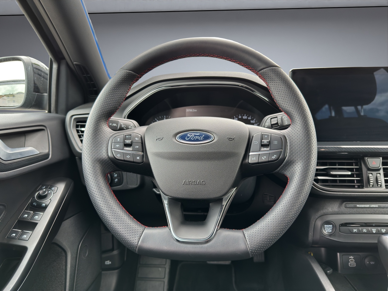 FORD Focus Station Wagon 1.0i EcoB Hybrid 155 ST-Line-image-5