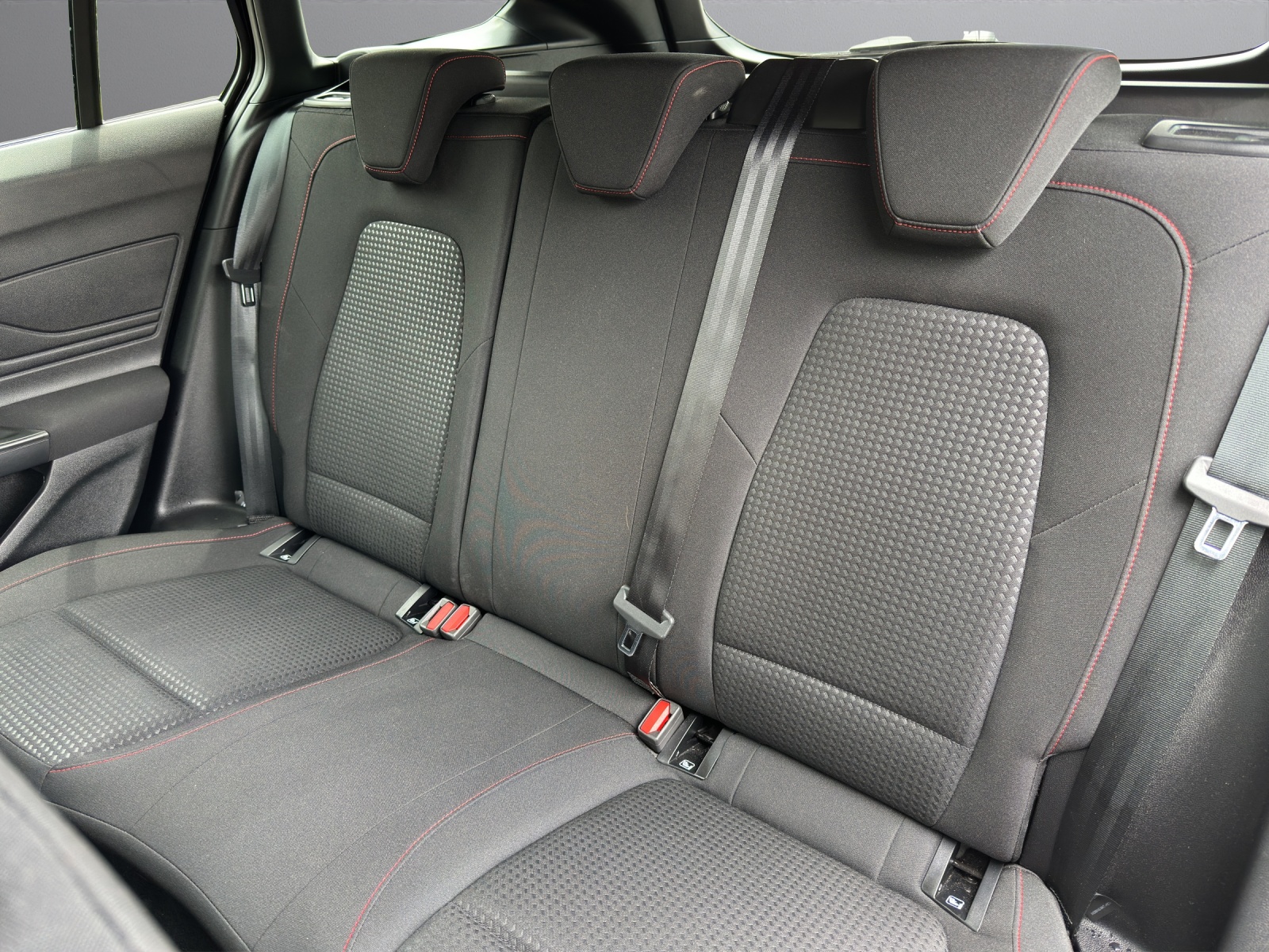 FORD Focus Station Wagon 1.0i EcoB Hybrid 155 ST-Line-image-7