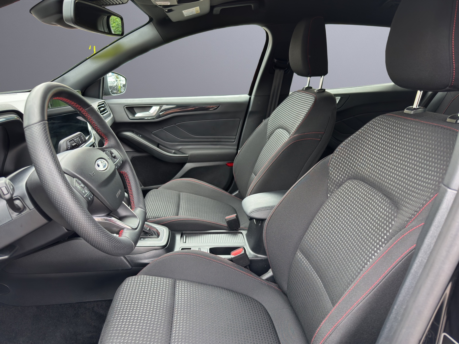 FORD Focus Station Wagon 1.0i EcoB Hybrid 155 ST-Line-image-4