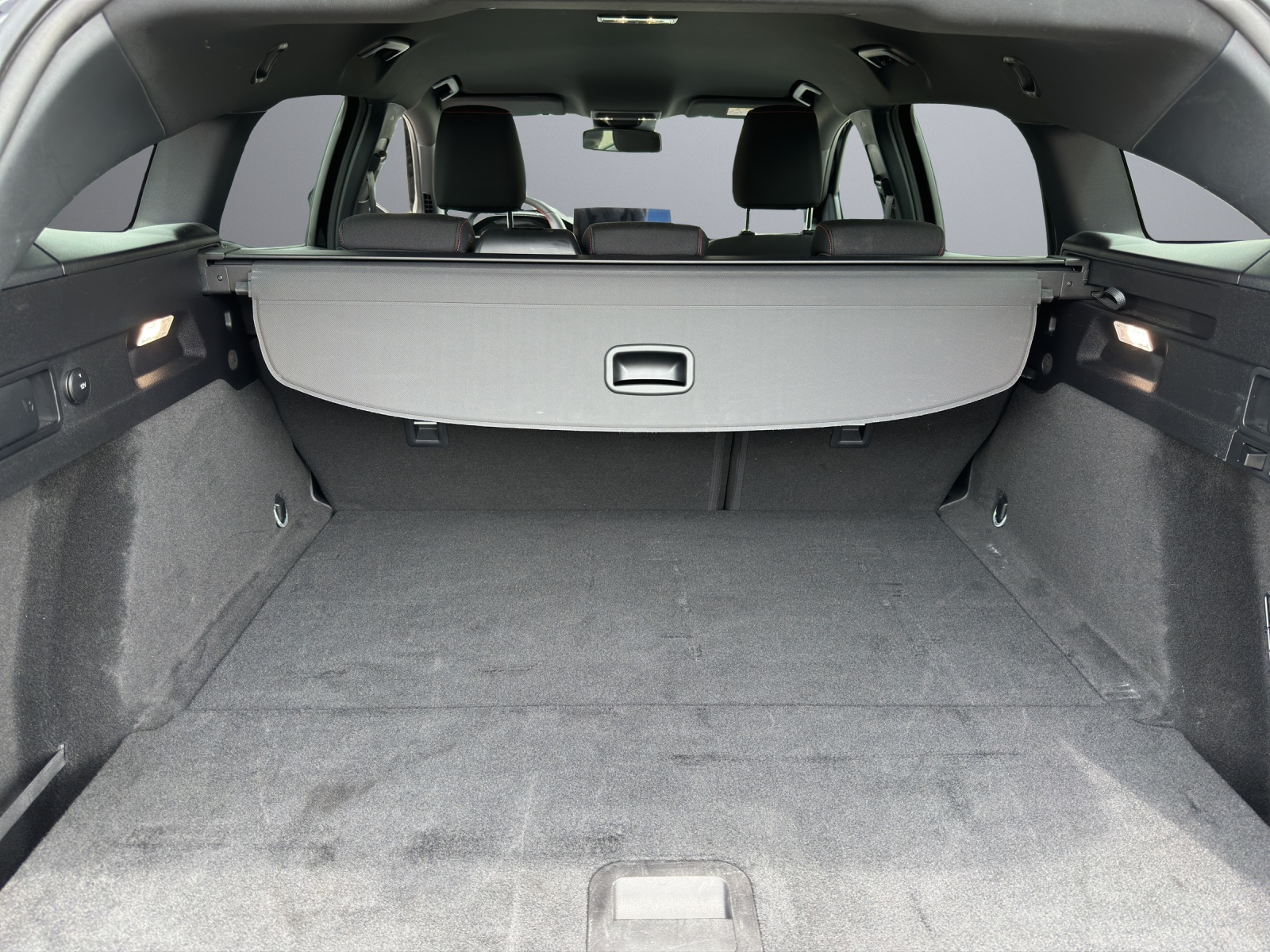 FORD Focus Station Wagon 1.0i EcoB Hybrid 155 ST-Line-image-13