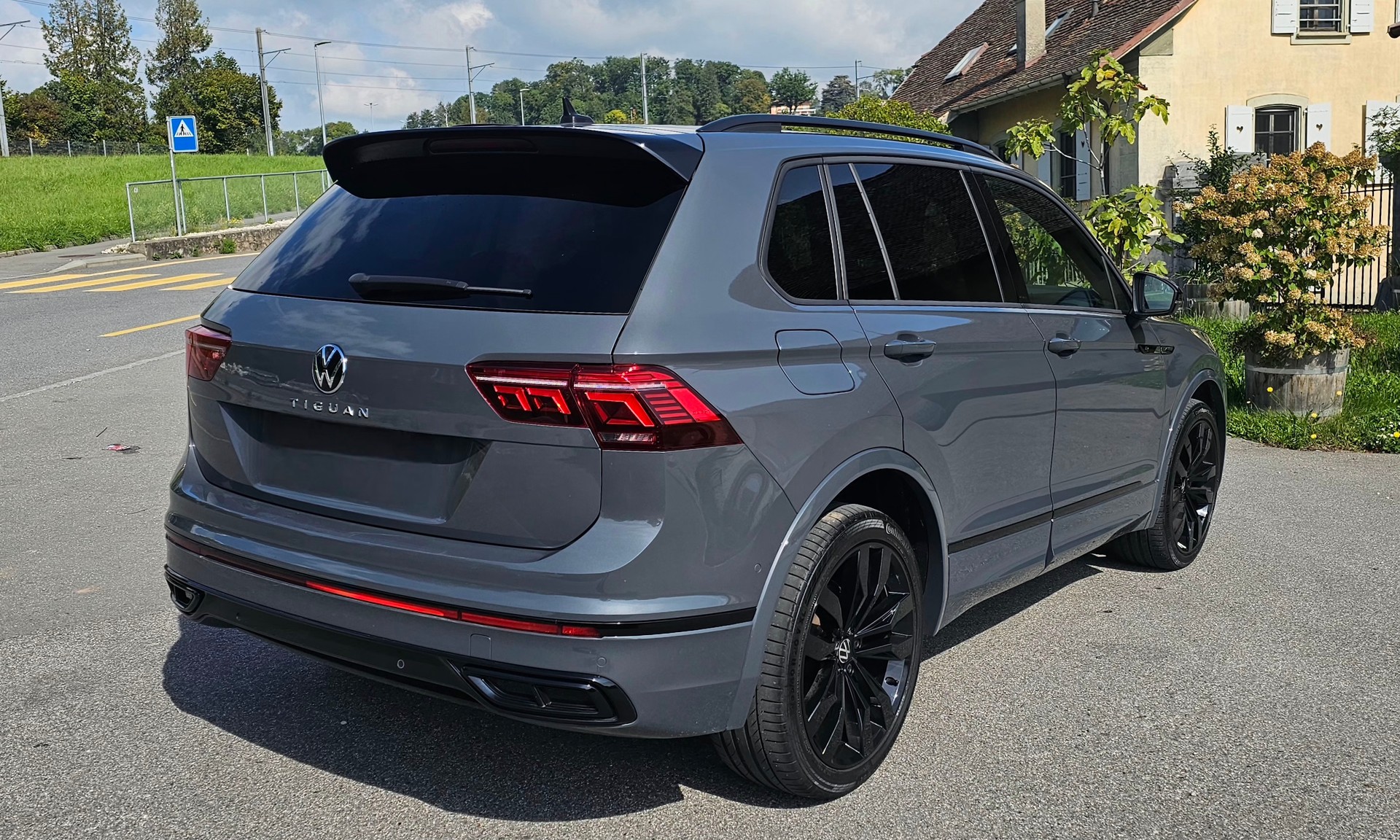 VW Tiguan 2.0TSI R-Line 4Motion DSG-image-3