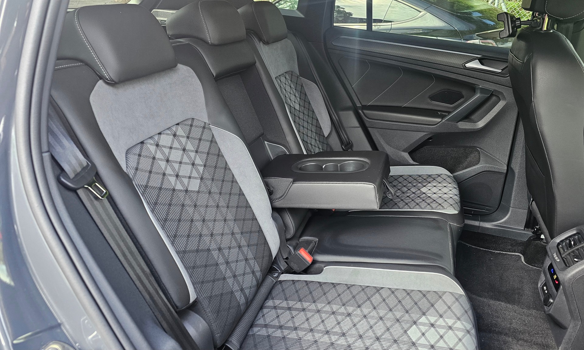 VW Tiguan 2.0TSI R-Line 4Motion DSG-image-7