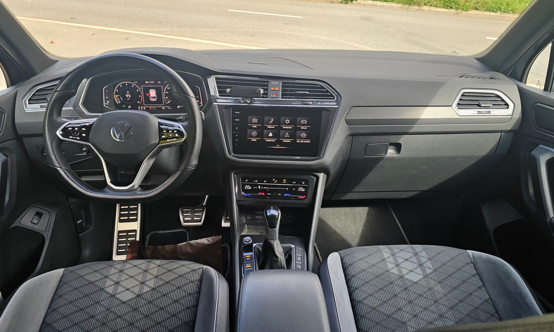 VW Tiguan 2.0TSI R-Line 4Motion DSG-image-5