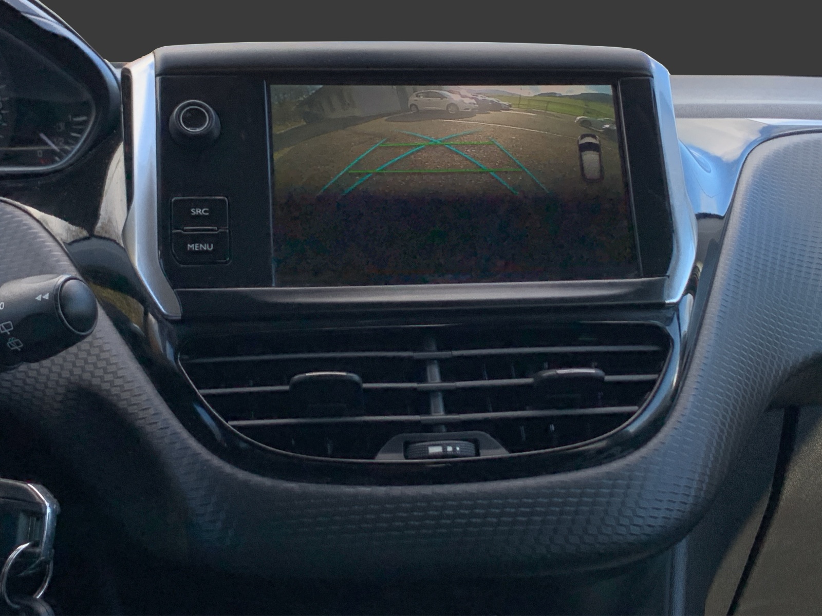 PEUGEOT 208 1.2 PureTech Signature-image-9