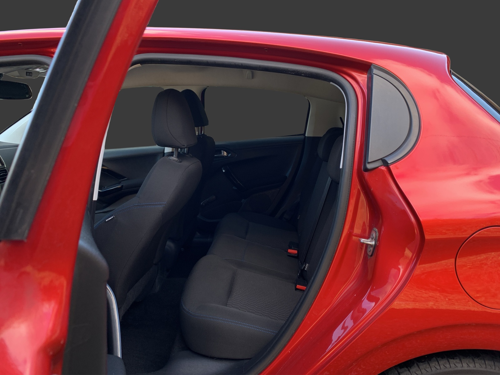 PEUGEOT 208 1.2 PureTech Signature-image-8