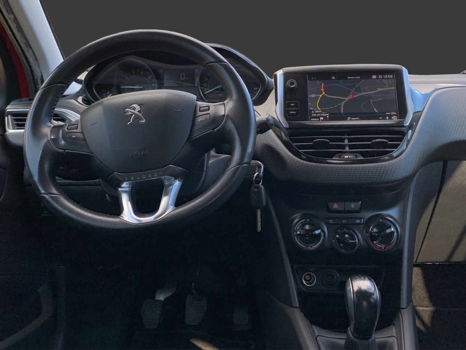 PEUGEOT 208 1.2 PureTech Signature-image-11