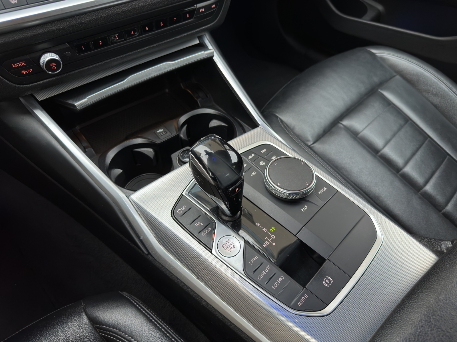BMW 320i Steptronic Luxury Line-image-9