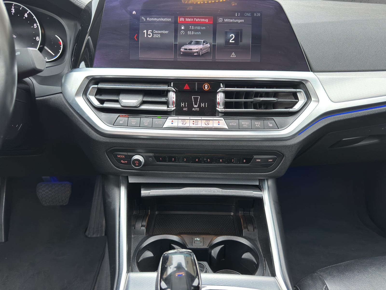 BMW 320i Steptronic Luxury Line-image-8