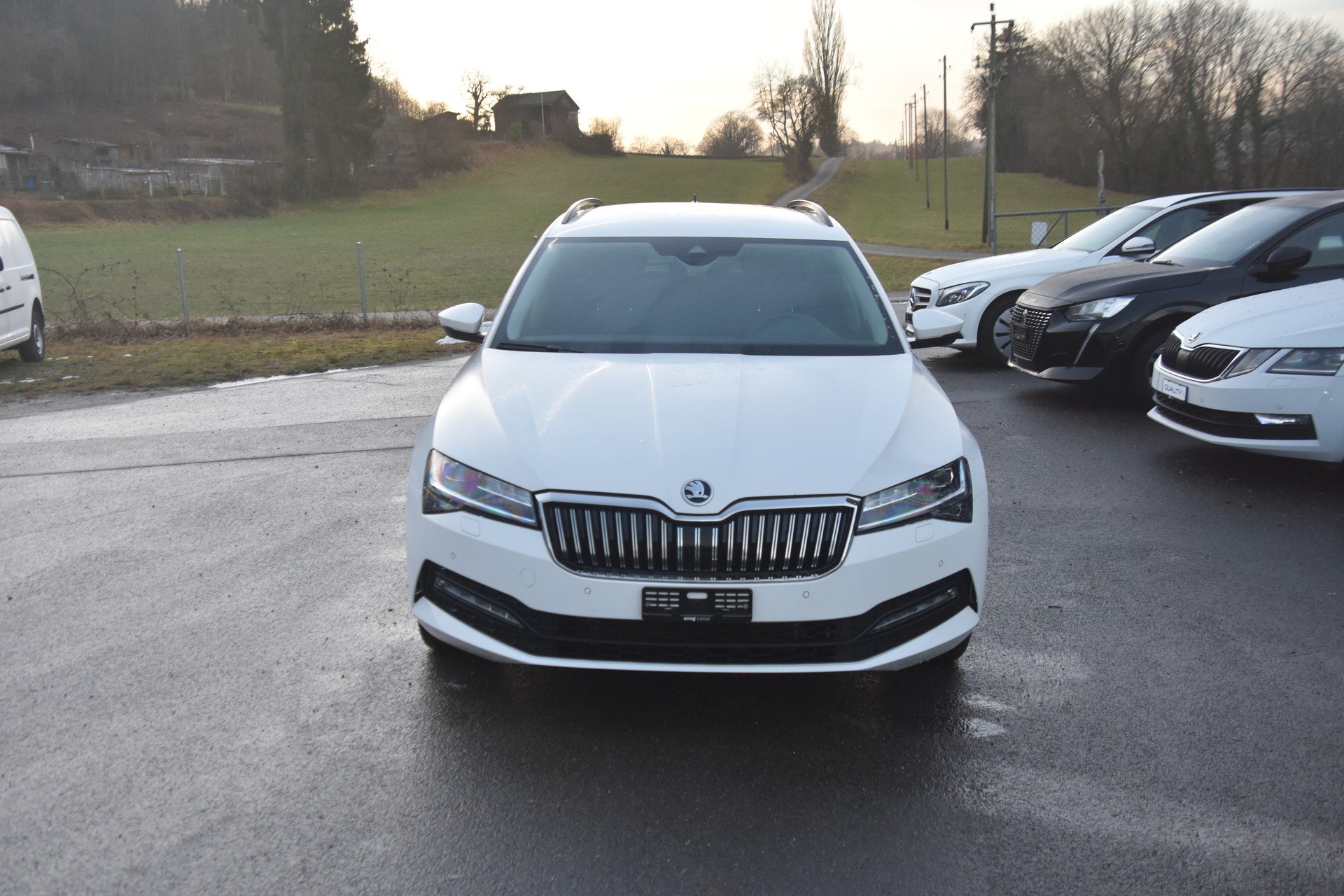 SKODA Superb Combi 2.0 TDi Ambition DSG-image-1