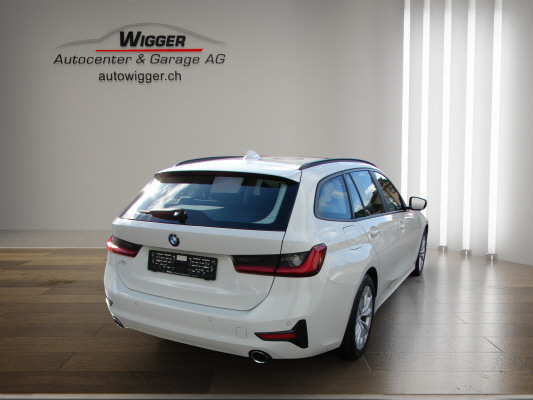 BMW 320d xDrive 48V Touring-image-4