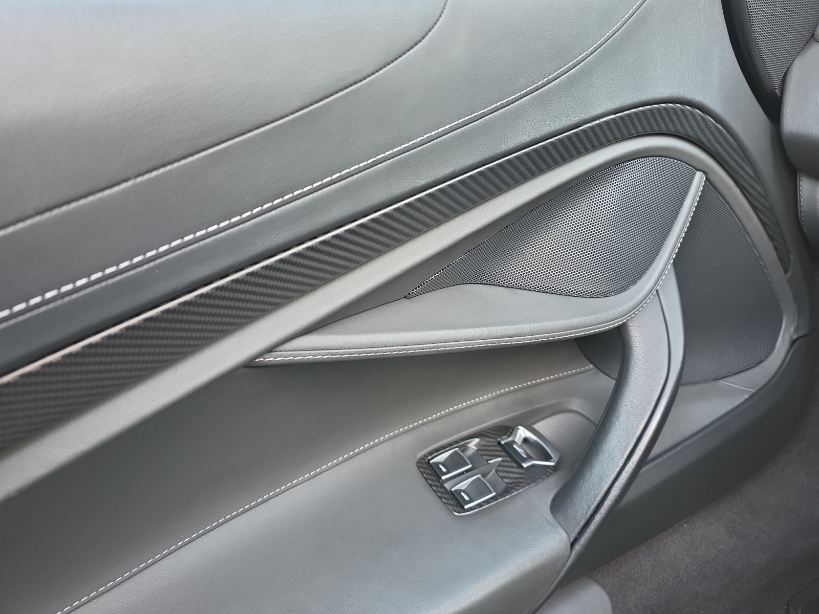 McLAREN 720S Spider Luxury 4.0 V8 SSG-image-10