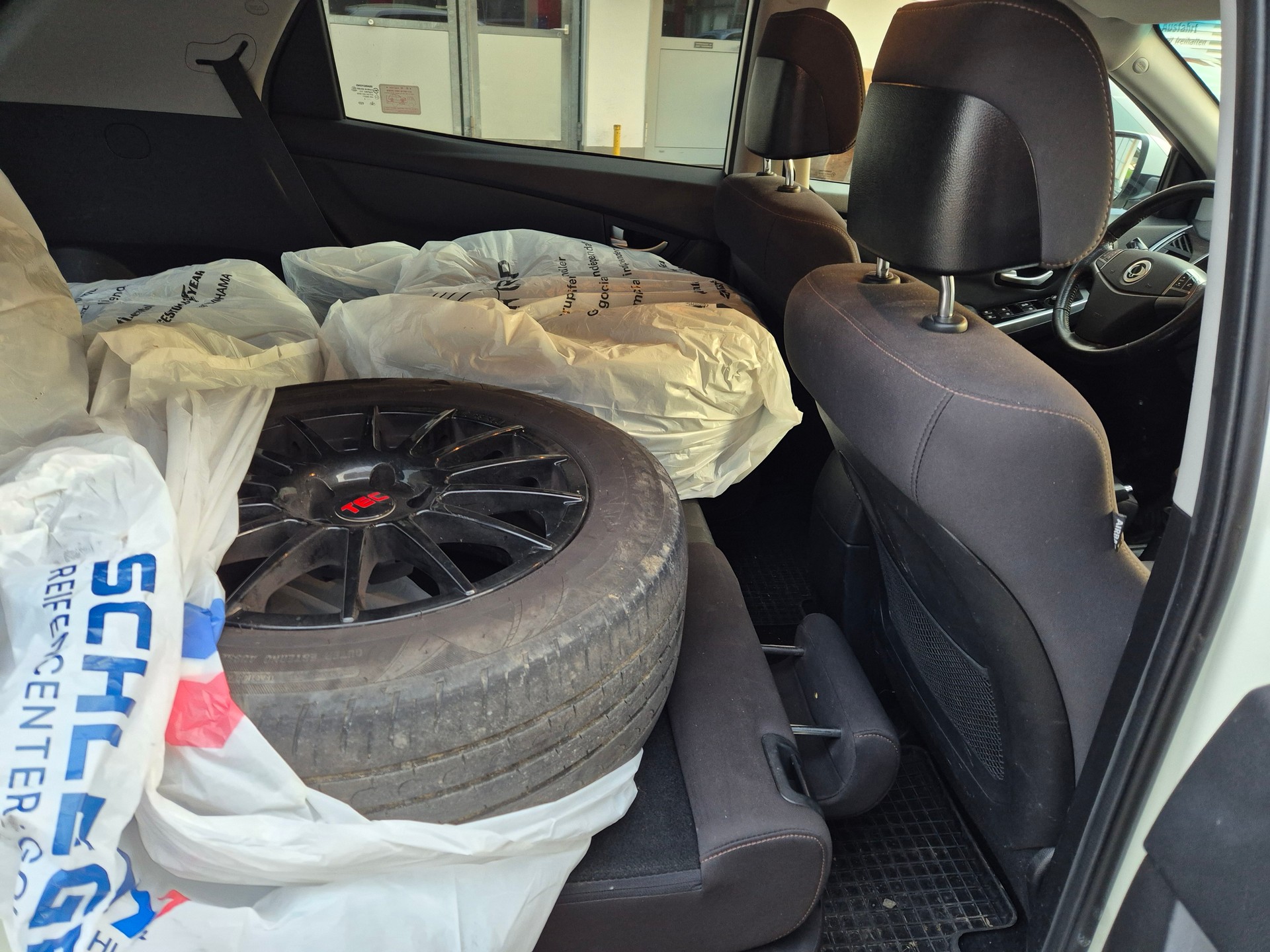KGM-SsangYong Korando 2.0 e-XDI Quartz 4WD-image-5