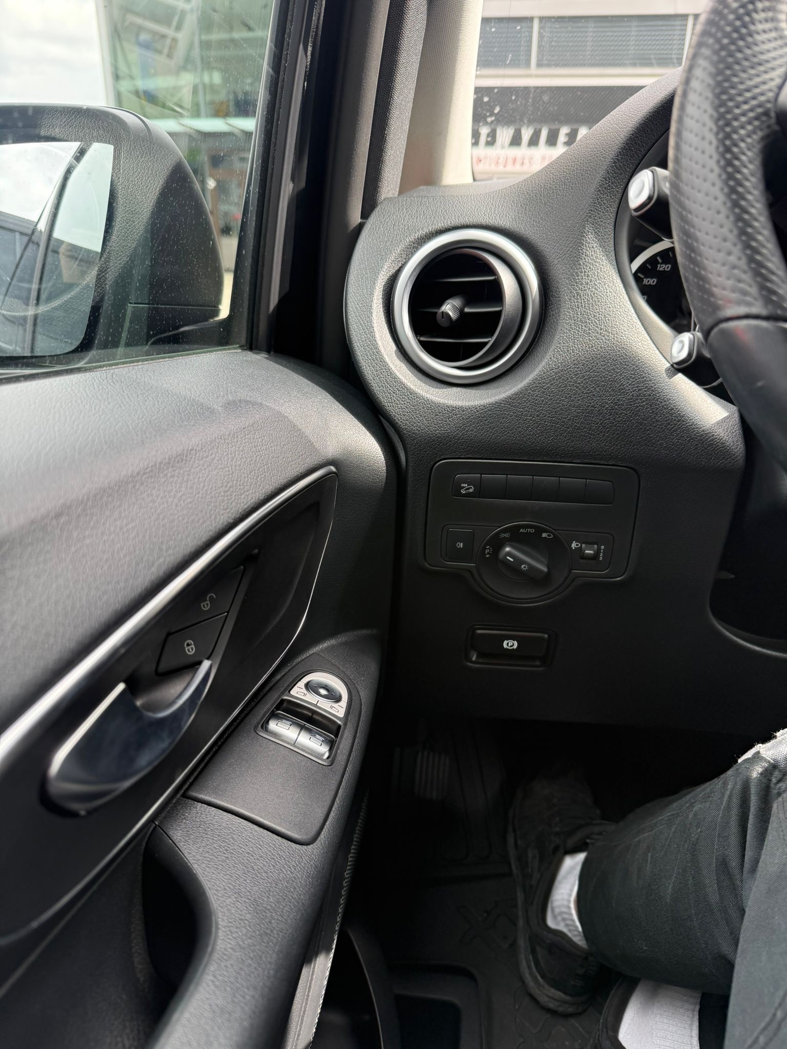 MERCEDES-BENZ Vito 116 CDI Lang Select Tourer 9 Platz 4Matic 9G-Tronic-image-25