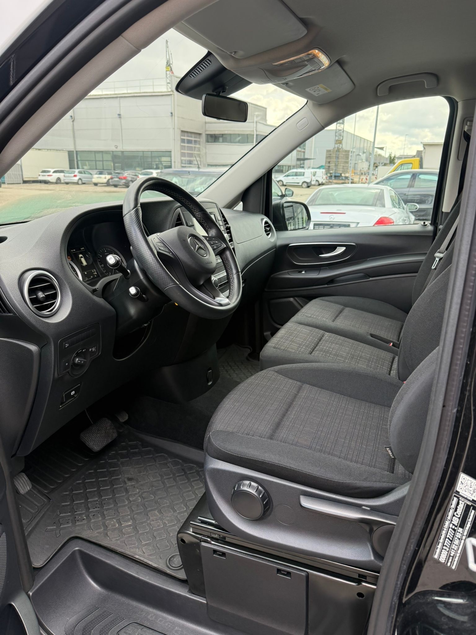 MERCEDES-BENZ Vito 116 CDI Lang Select Tourer 9 Platz 4Matic 9G-Tronic-image-10