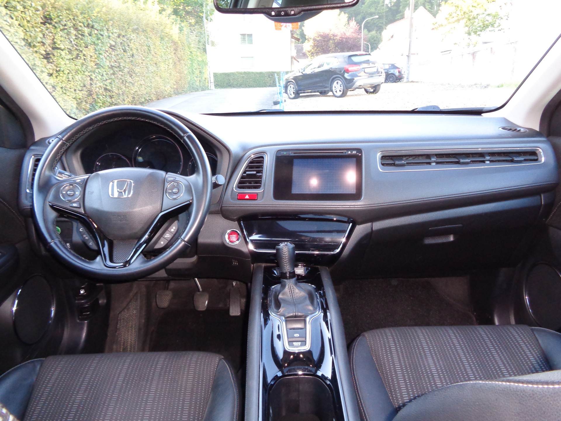 HONDA HR-V 1.6i-DTEC Executive-image-11