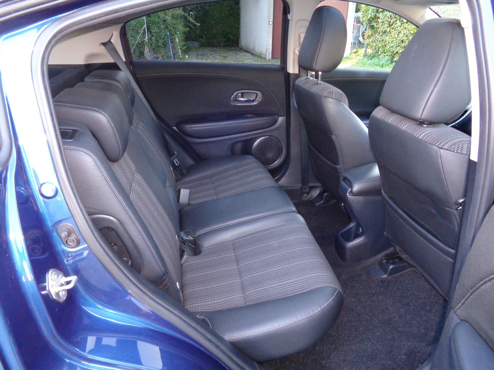 HONDA HR-V 1.6i-DTEC Executive-image-7