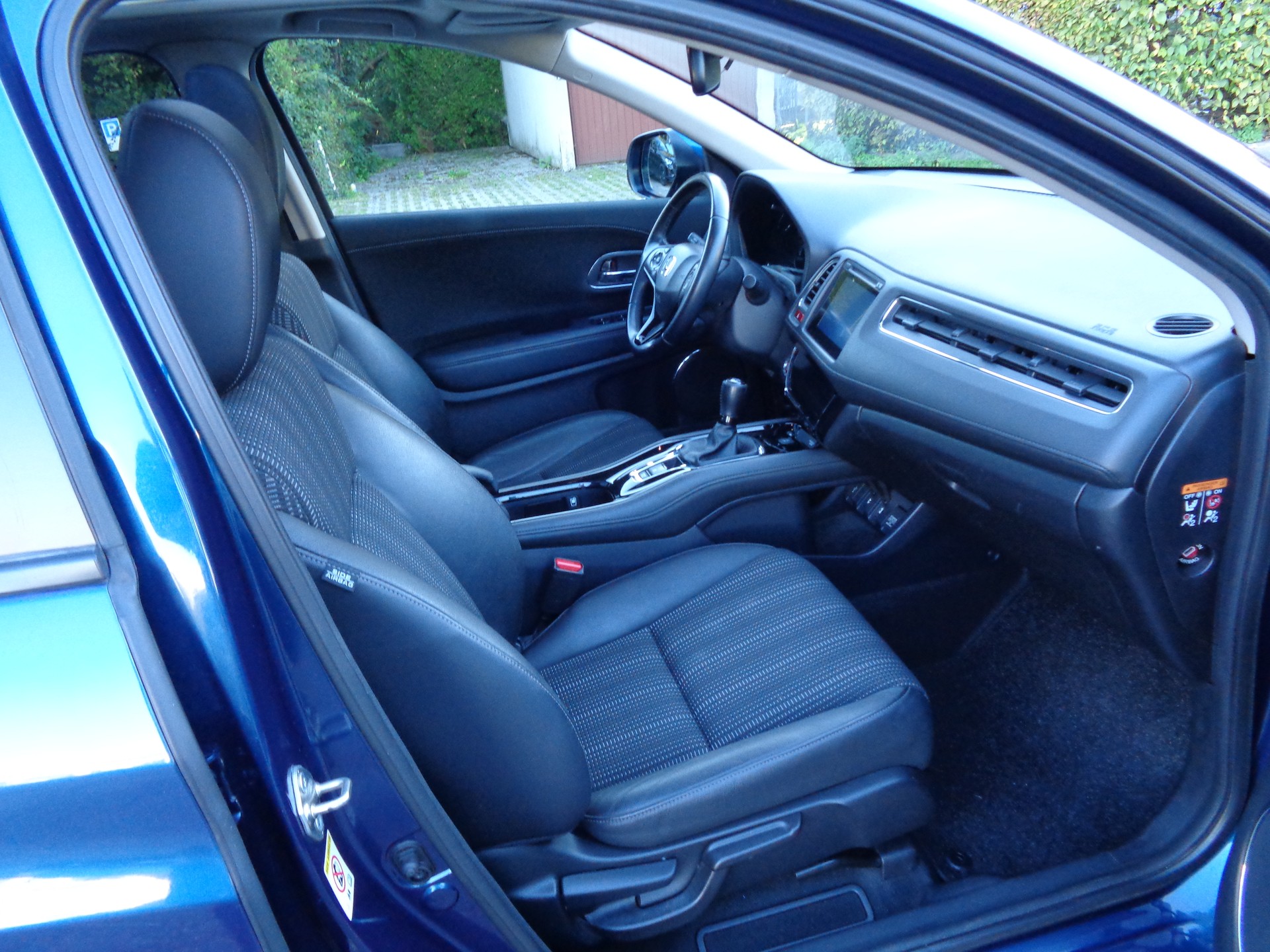 HONDA HR-V 1.6i-DTEC Executive-image-6