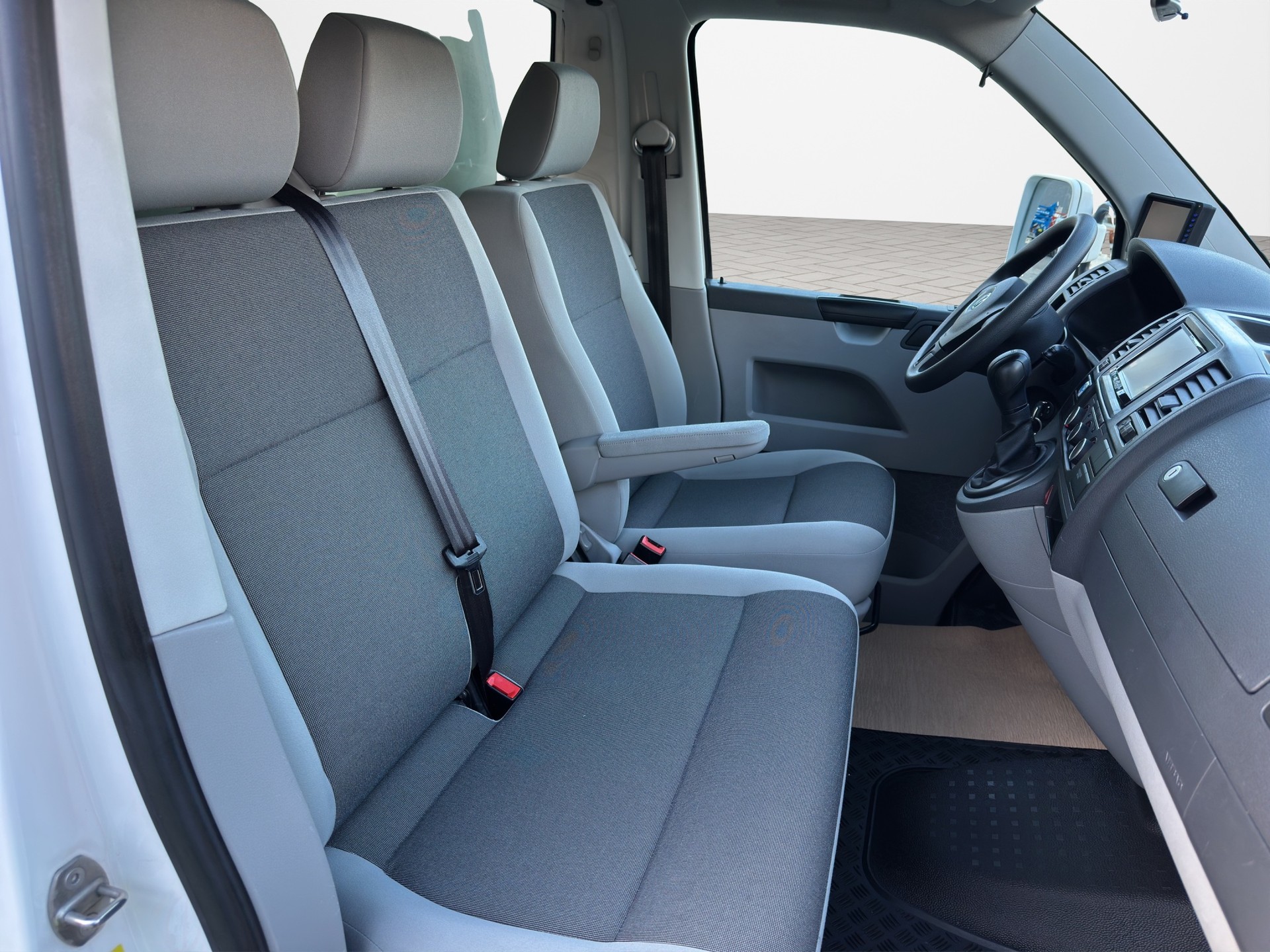 VW T5 2.0 TDI DSG-image-11