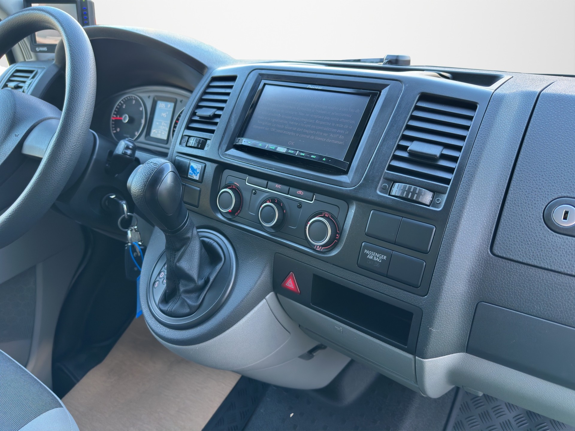 VW T5 2.0 TDI DSG-image-8