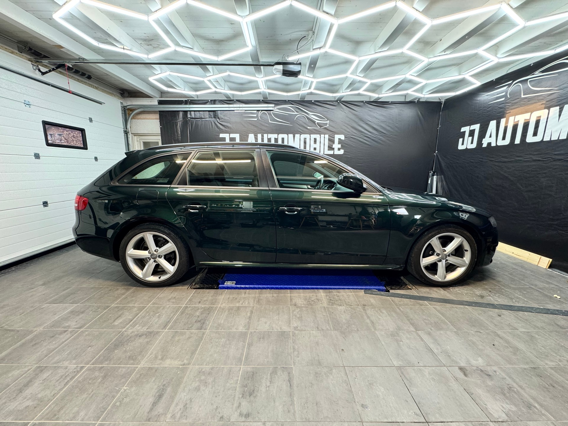 AUDI A4 Avant 2.0 TFSI quattro S-tronic-image-5