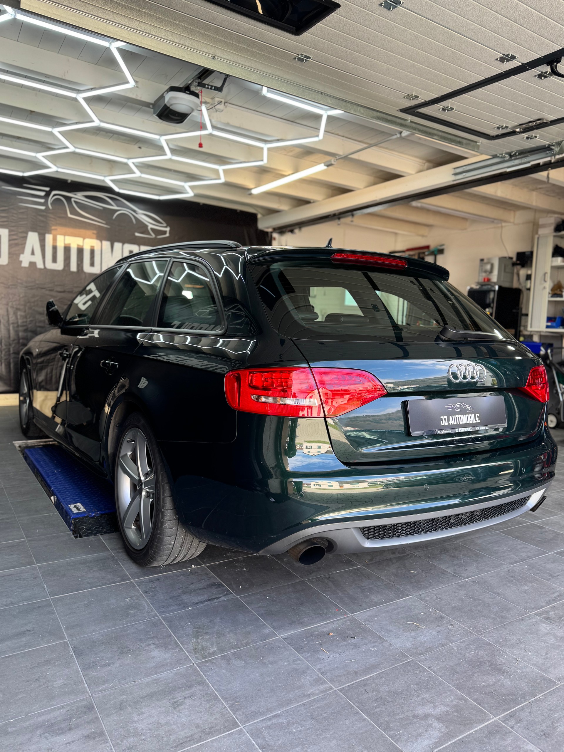 AUDI A4 Avant 2.0 TFSI quattro S-tronic-image-6