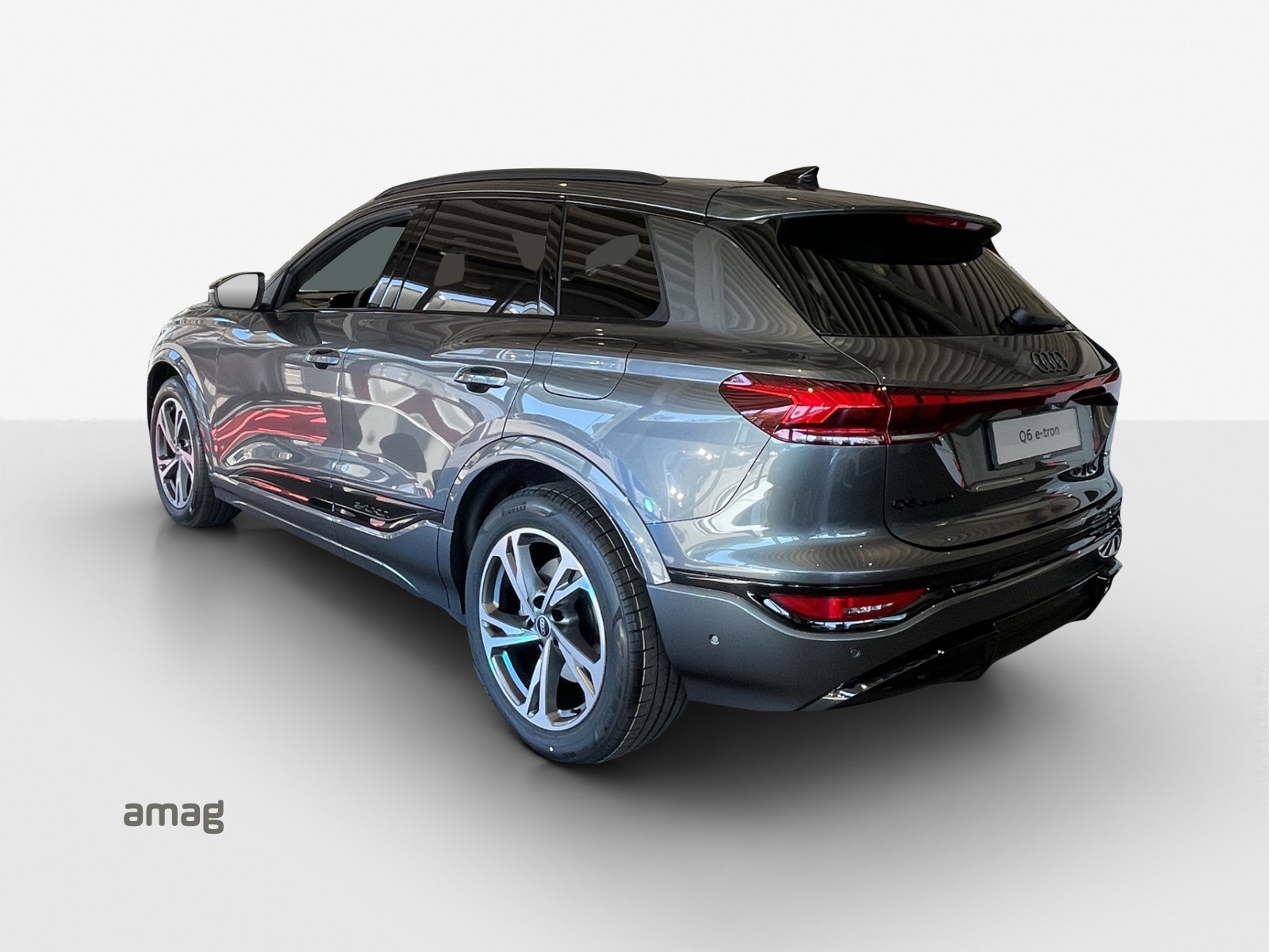 AUDI Q6 e-tron quattro-showroom-element-2