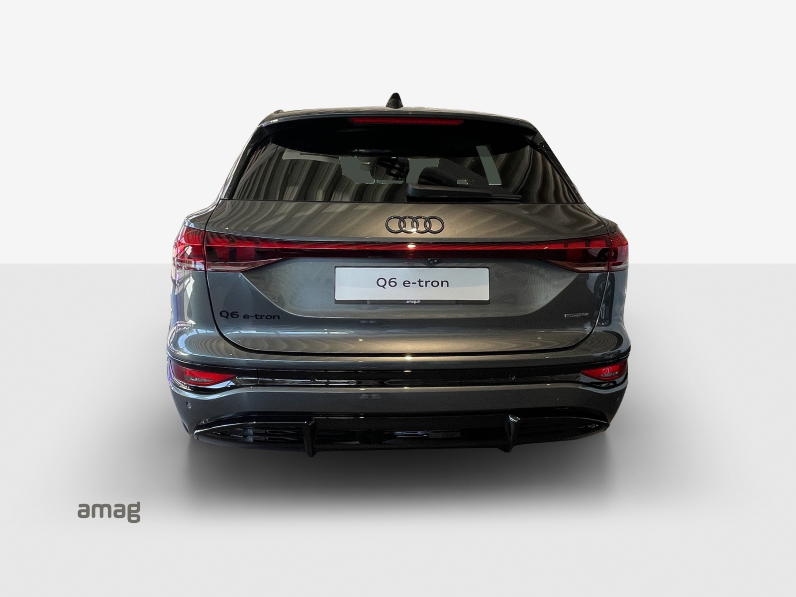 AUDI Q6 e-tron quattro-showroom-element-3
