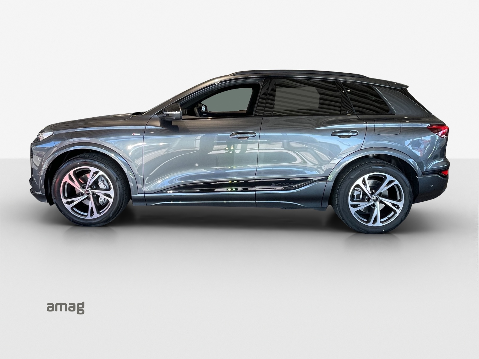 AUDI Q6 e-tron quattro-showroom-element-1