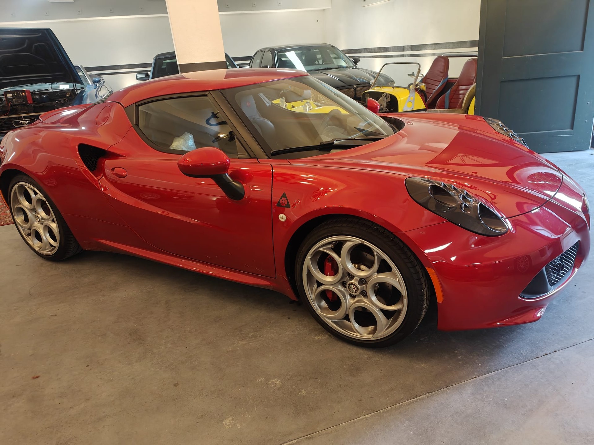 ALFA ROMEO 4C 1750 TBi TCT-image-1