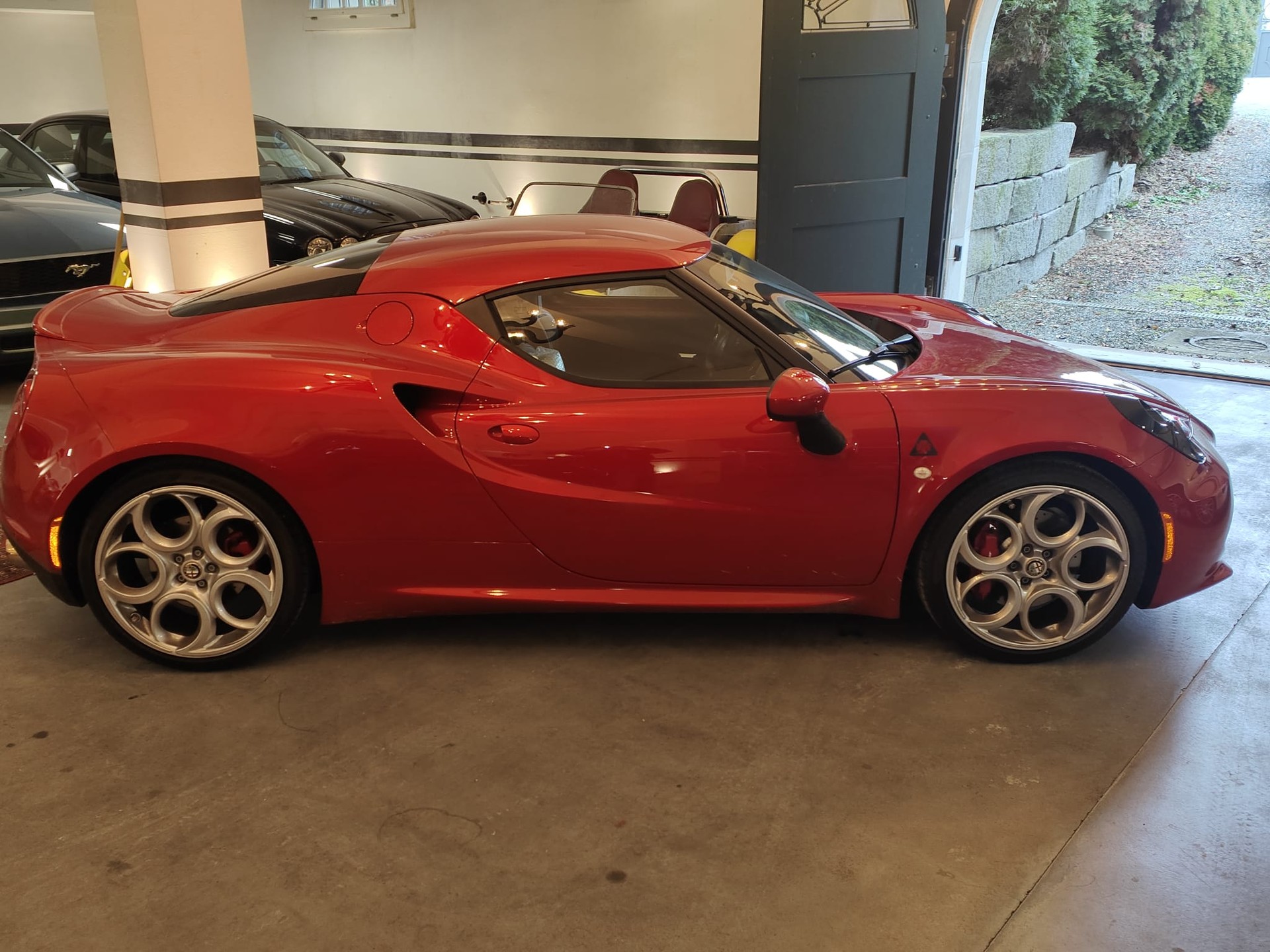 ALFA ROMEO 4C 1750 TBi TCT-image-4