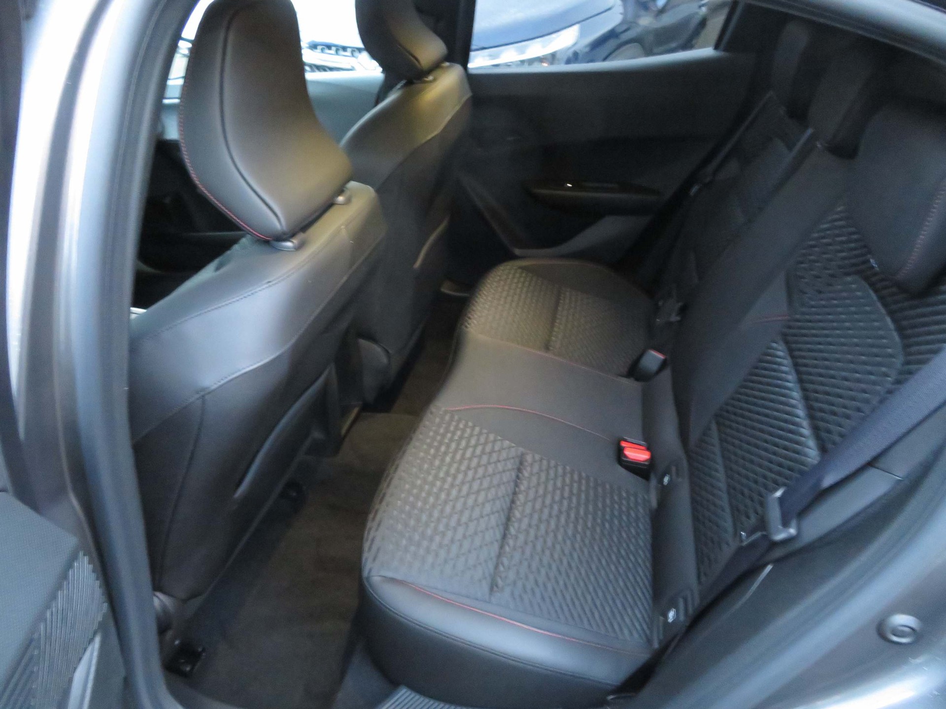 RENAULT Clio 1.8 E-Tech techno-image-9