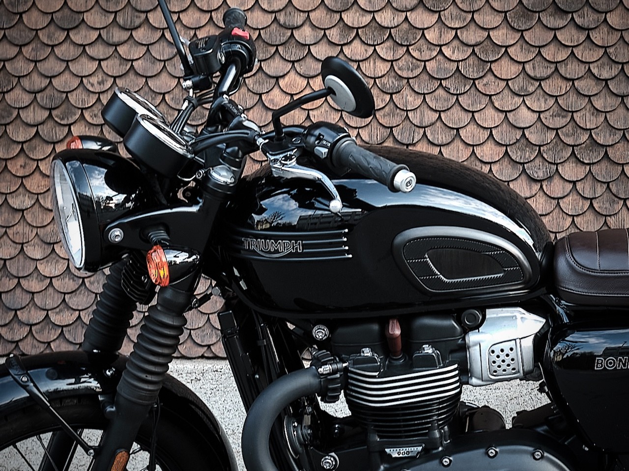TRIUMPH Bonneville 900 T 100 ABS-image-2