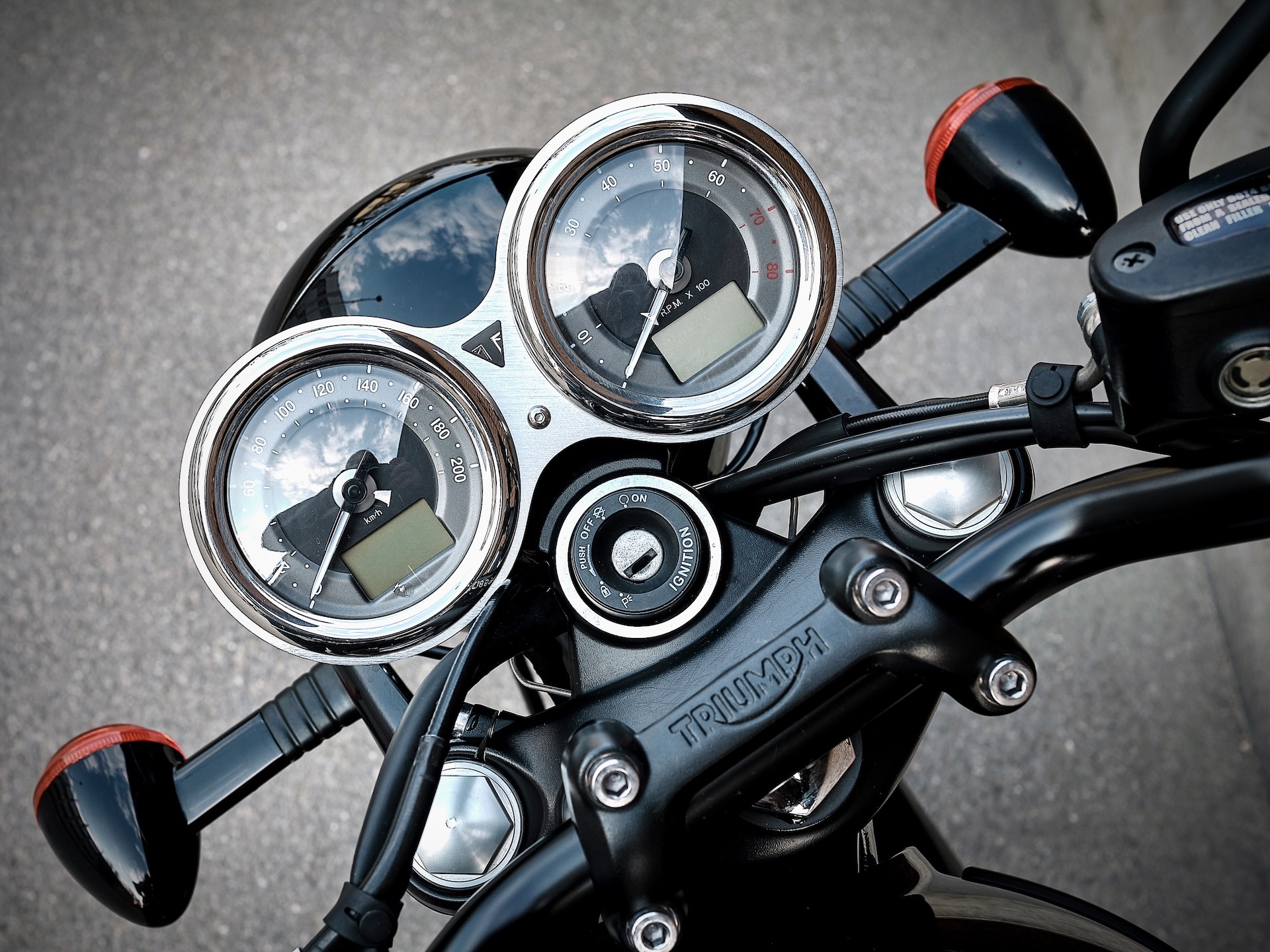 TRIUMPH Bonneville 900 T 100 ABS-image-5