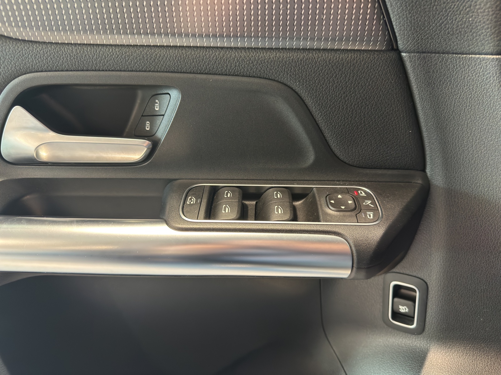 MERCEDES-BENZ B 220 4Matic Progressive 7G-DCT-image-12