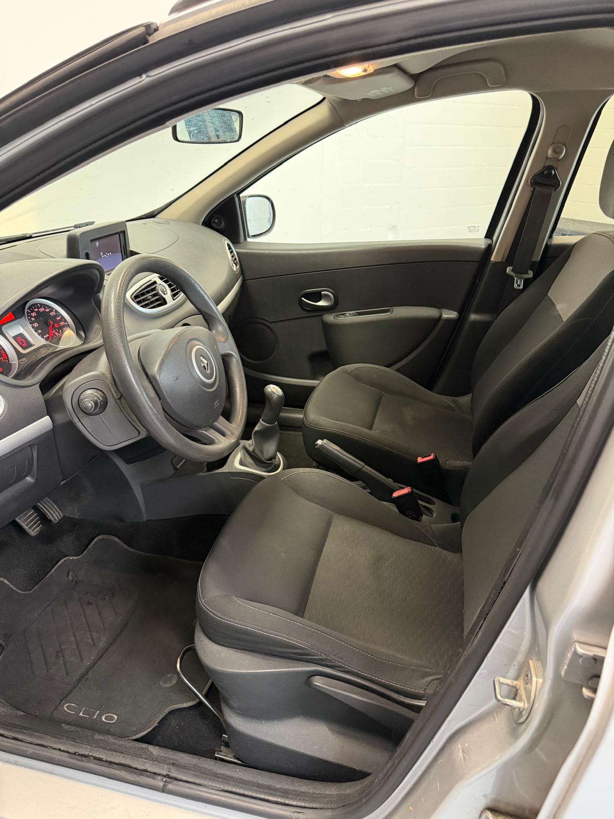 RENAULT Clio Grandtour 1.2 16V Turbo Exception ***CH-Fahrzeug***-image-10