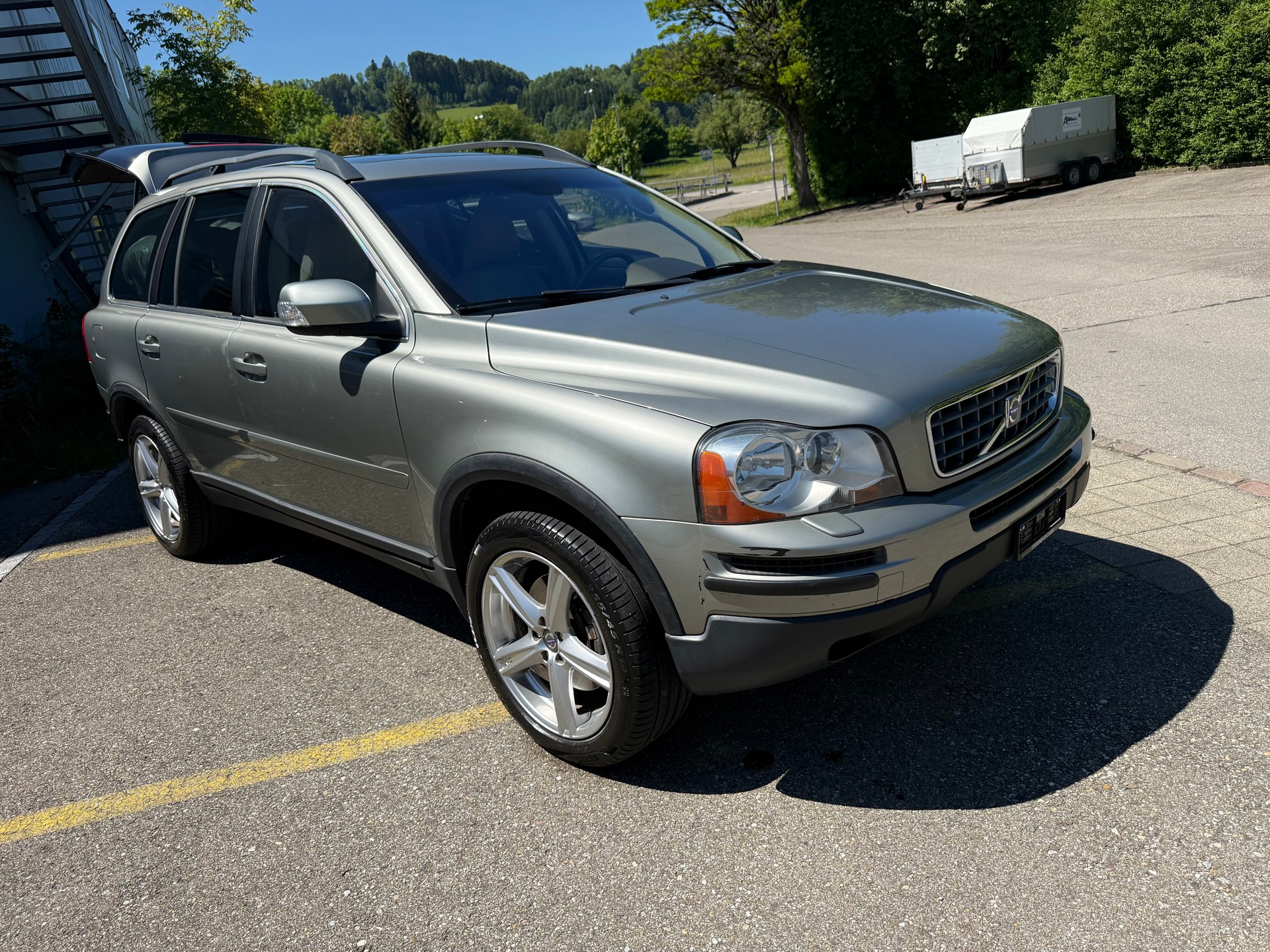VOLVO XC90 3.2 AWD Momentum-image-1