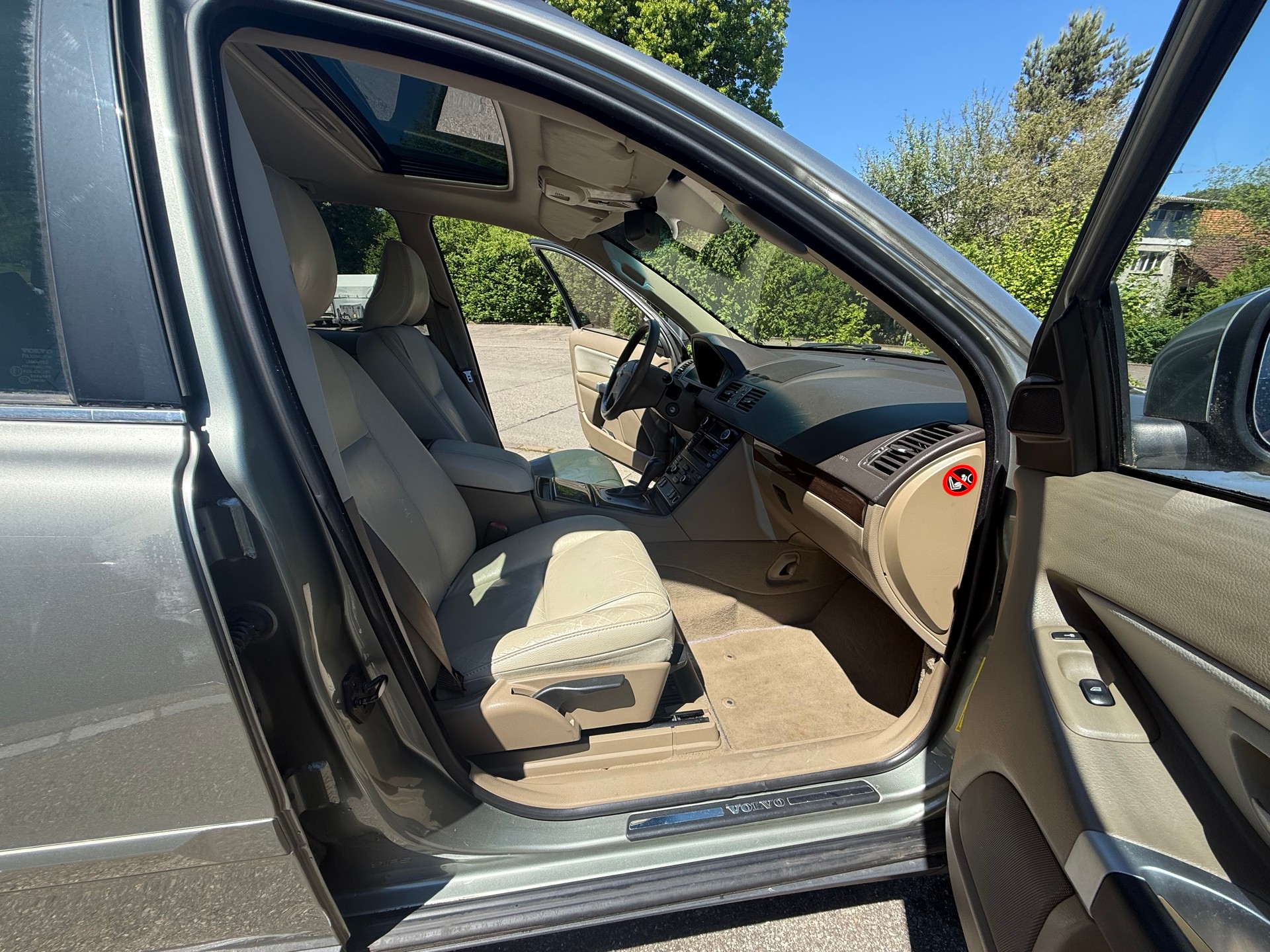 VOLVO XC90 3.2 AWD Momentum-image-7