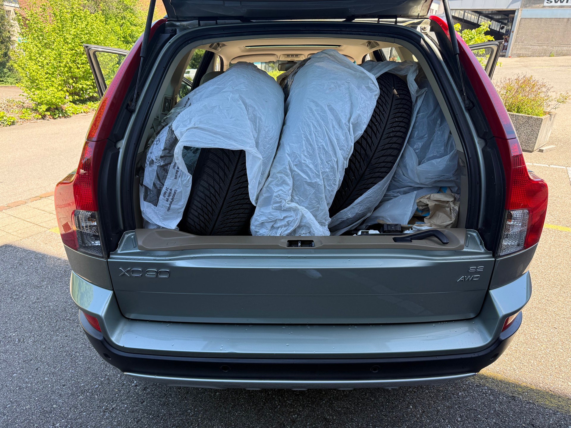 VOLVO XC90 3.2 AWD Momentum-image-11
