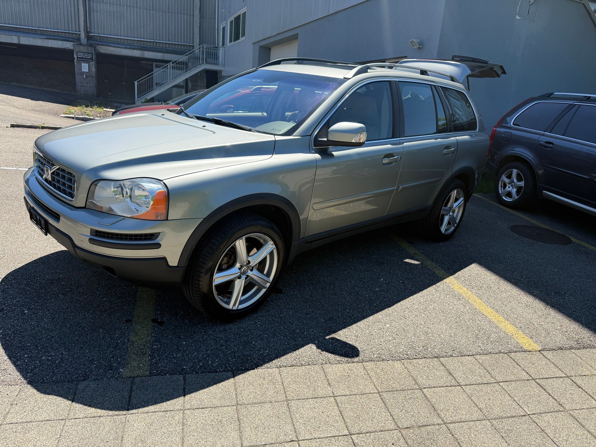 VOLVO XC90 3.2 AWD Momentum-image-2