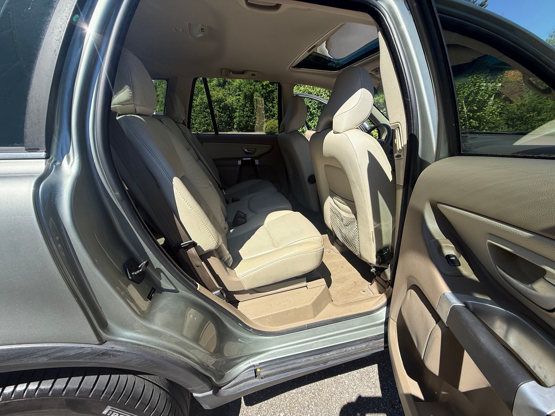 VOLVO XC90 3.2 AWD Momentum-image-9