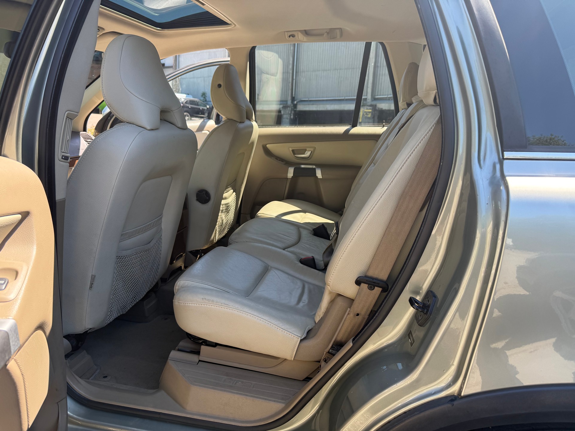 VOLVO XC90 3.2 AWD Momentum-image-8