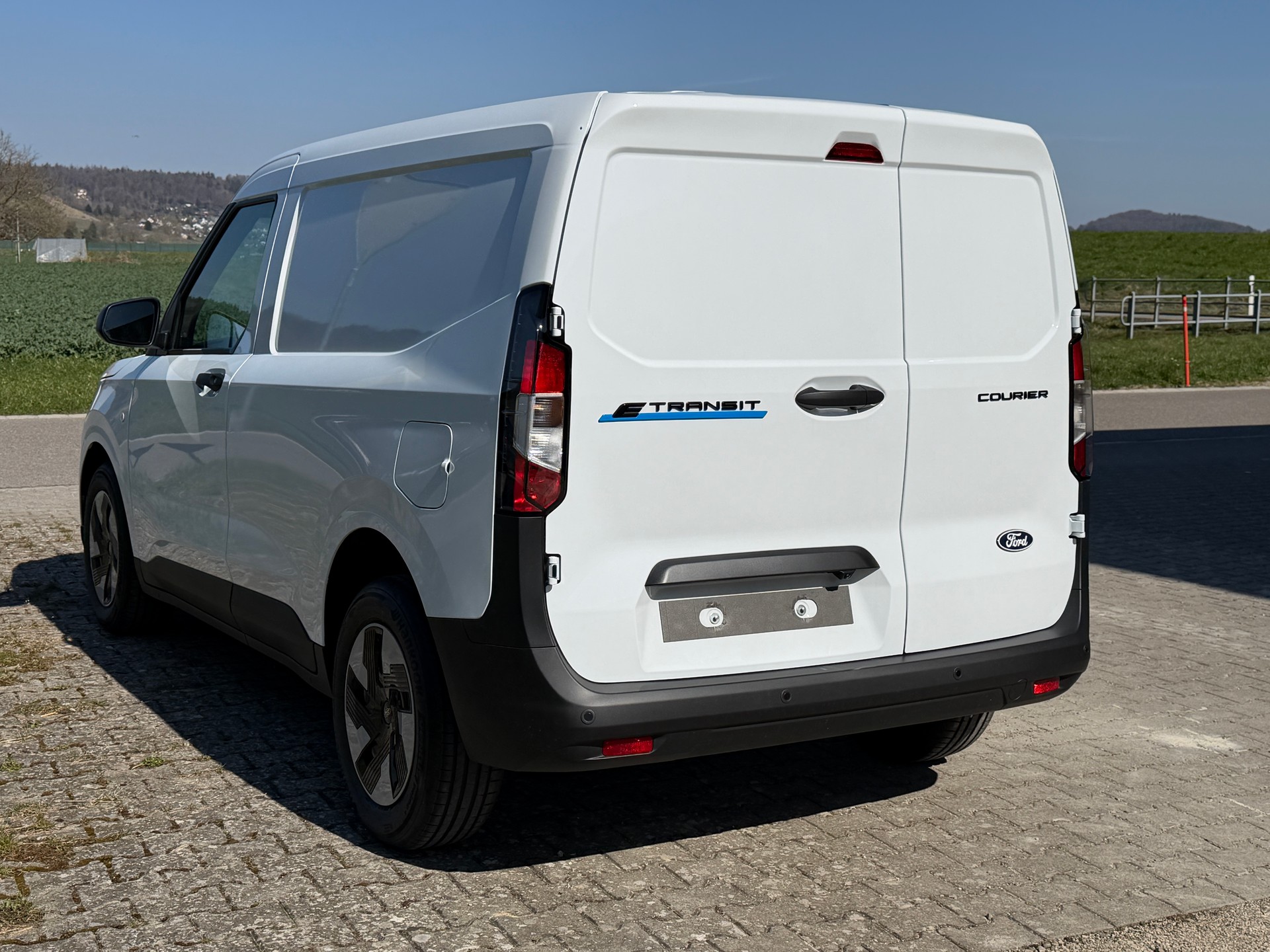FORD E-Transit ⚡ Courier Van Trend 5 J. Garantie-showroom-element-3
