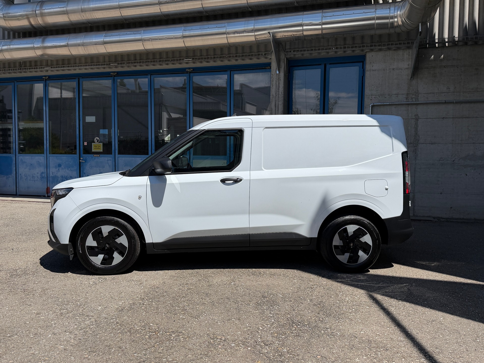 FORD E-Transit ⚡ Courier Van Trend 5 J. Garantie-image-5