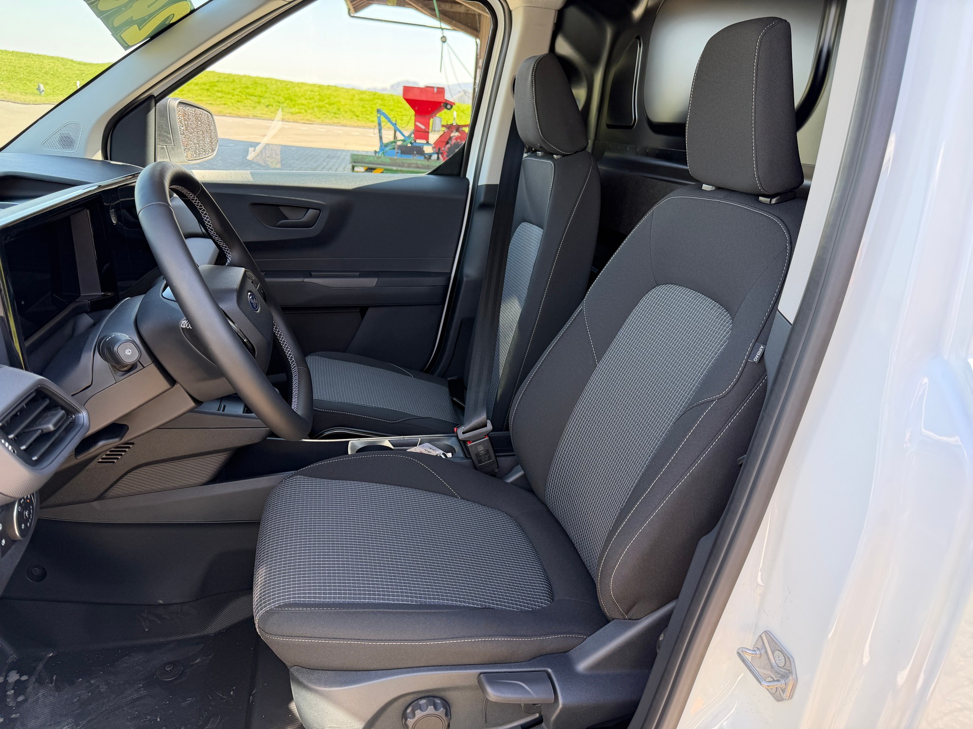 FORD E-Transit ⚡ Courier Van Trend 5 J. Garantie-image-7