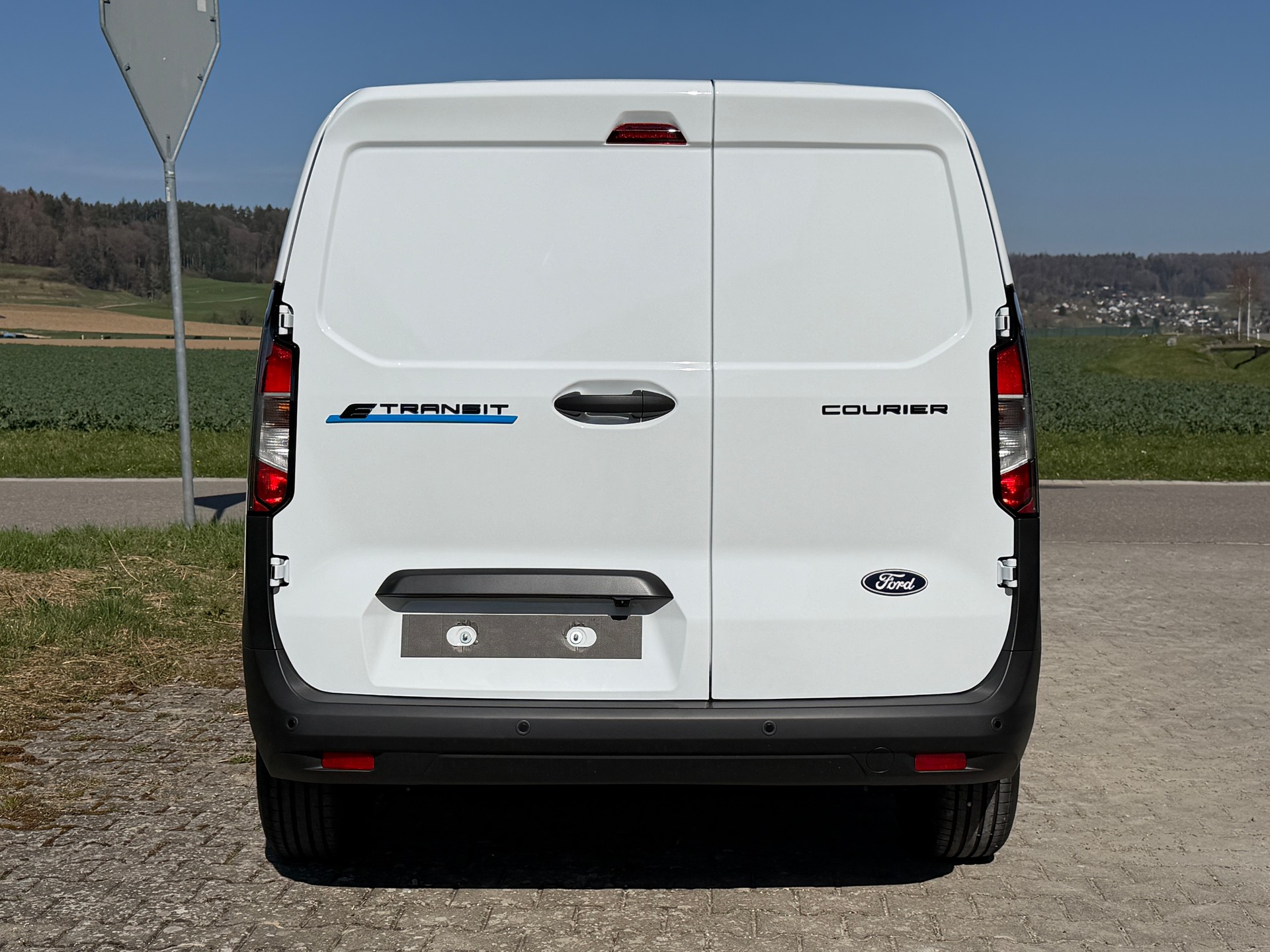 FORD E-Transit ⚡ Courier Van Trend 5 J. Garantie-image-5