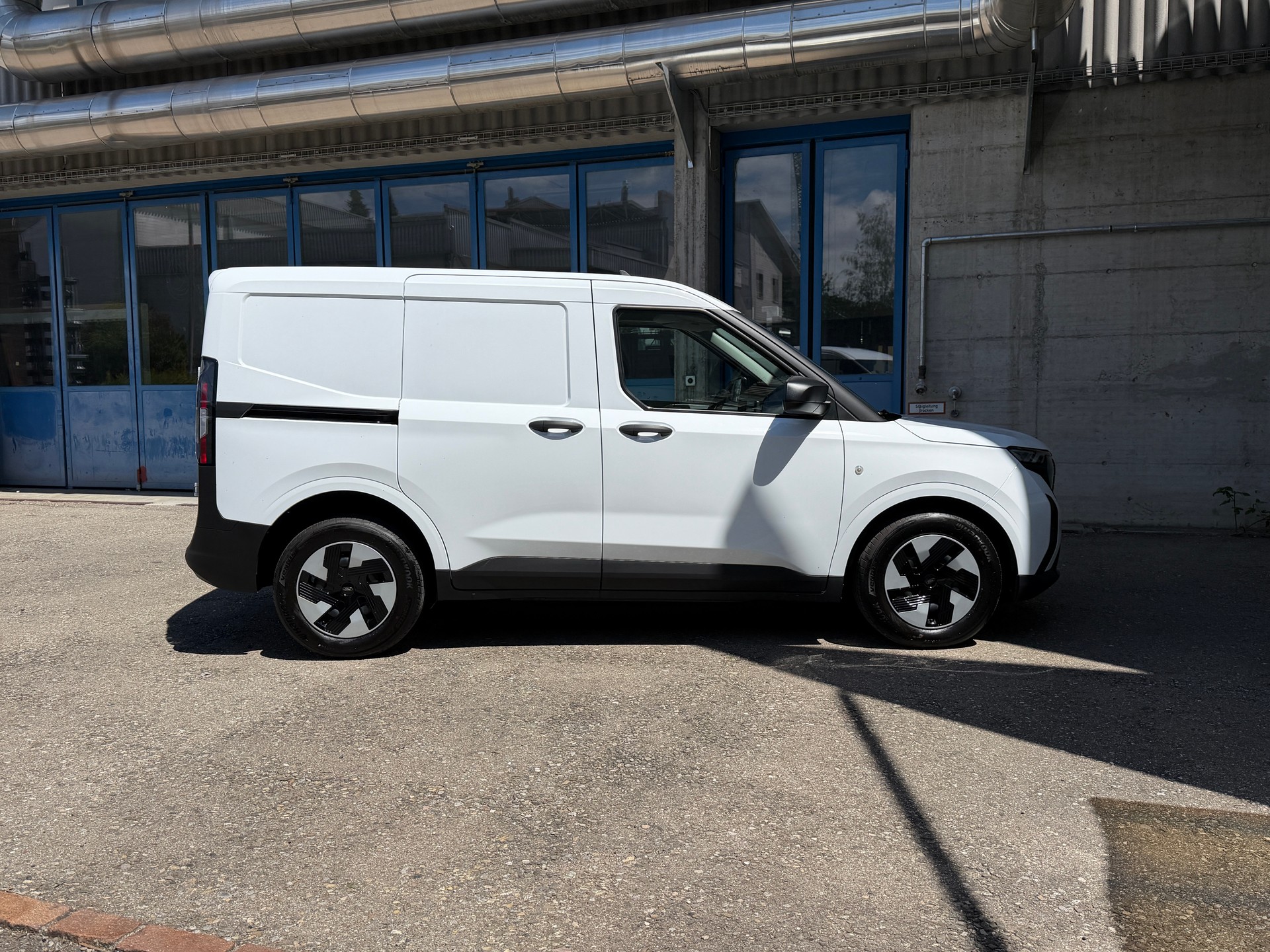 FORD E-Transit ⚡ Courier Van Trend 5 J. Garantie-image-6