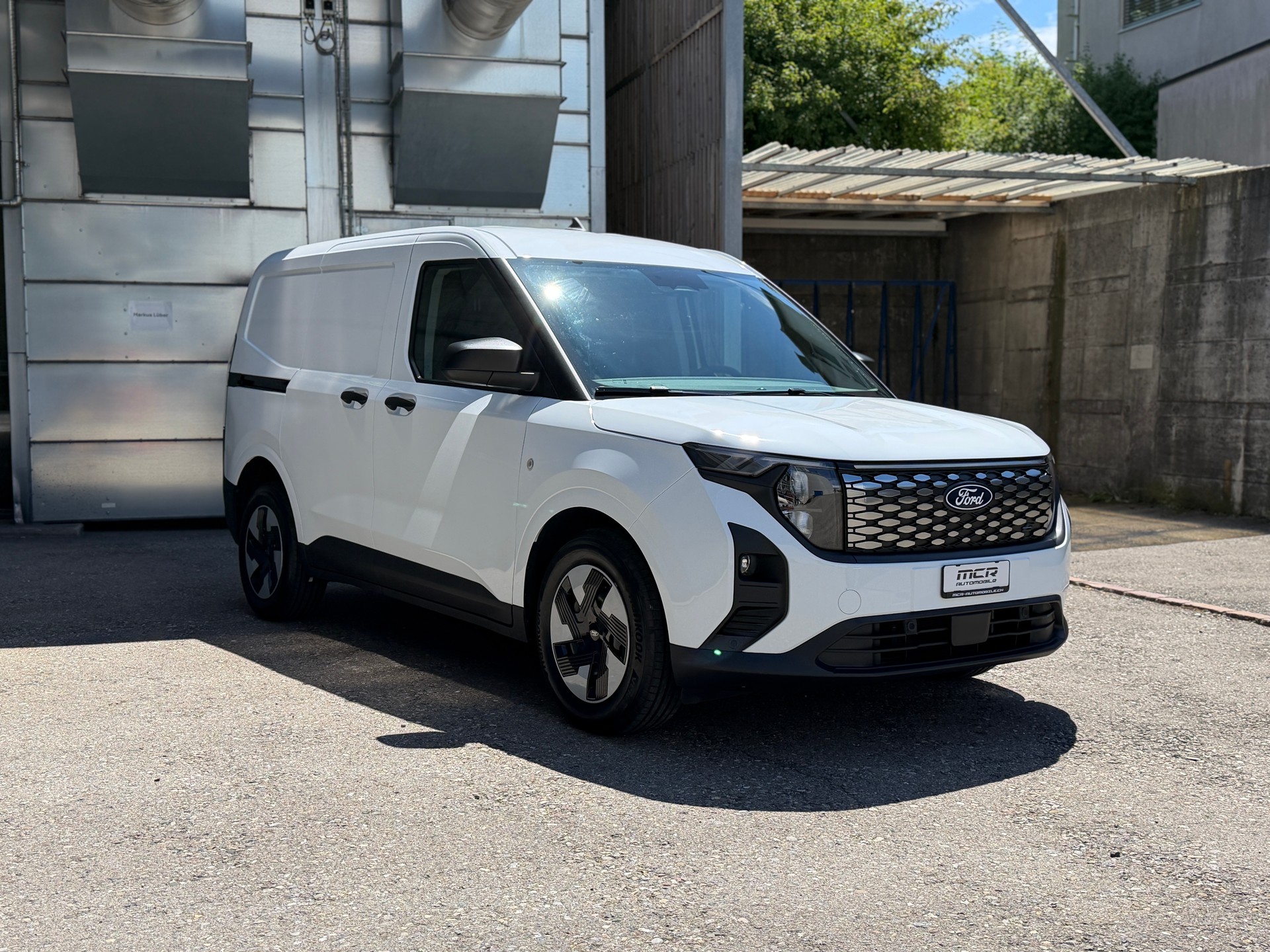 FORD E-Transit ⚡ Courier Van Trend 5 J. Garantie-image-3