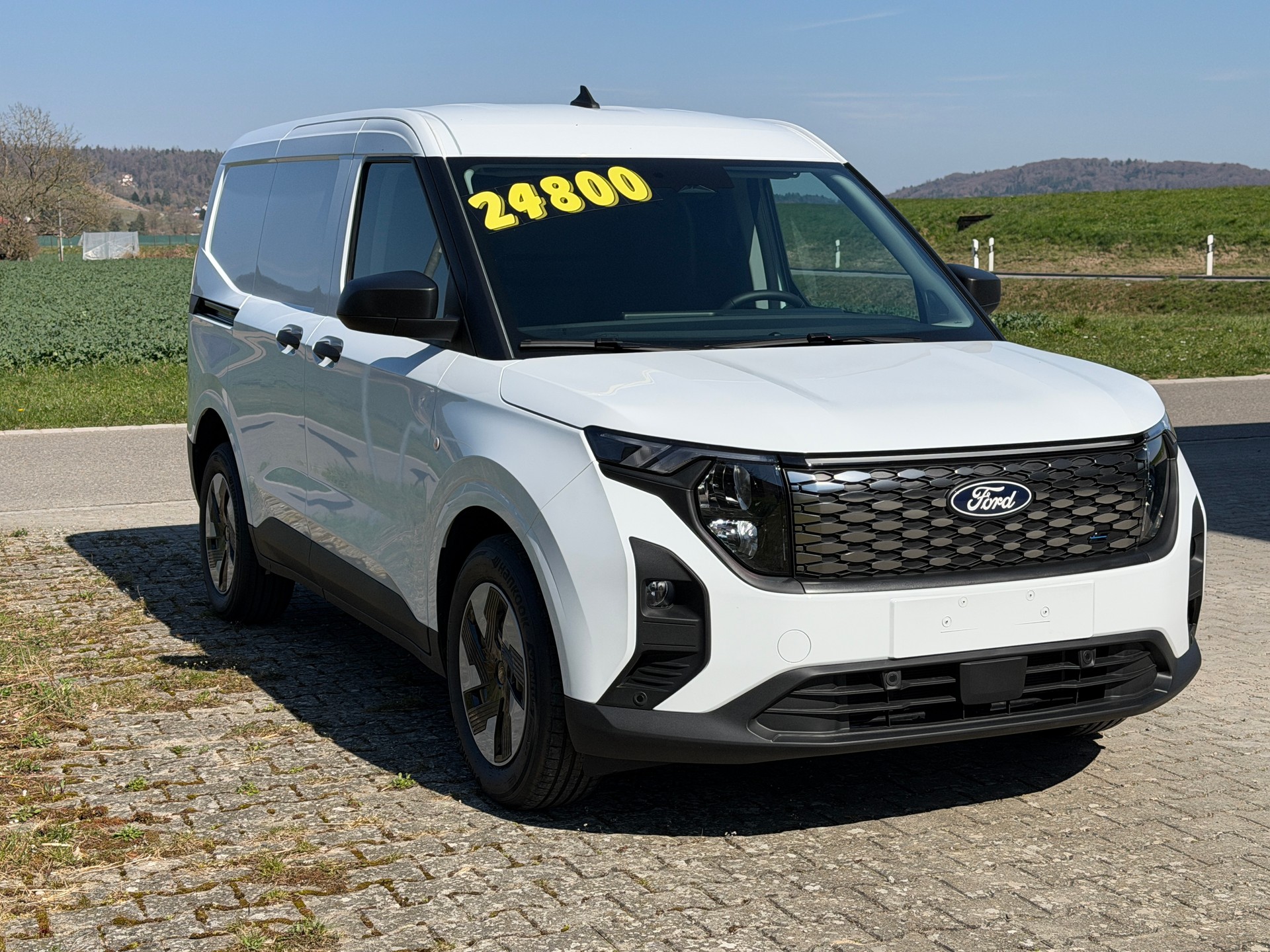 FORD E-Transit ⚡ Courier Van Trend 5 J. Garantie-showroom-element-1