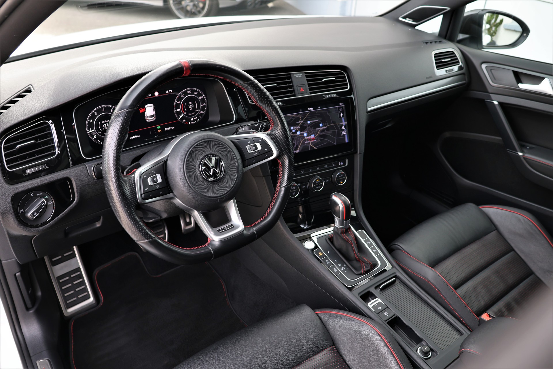 VW Golf 2.0 TSI GTI TCR DSG (CH)-image-10