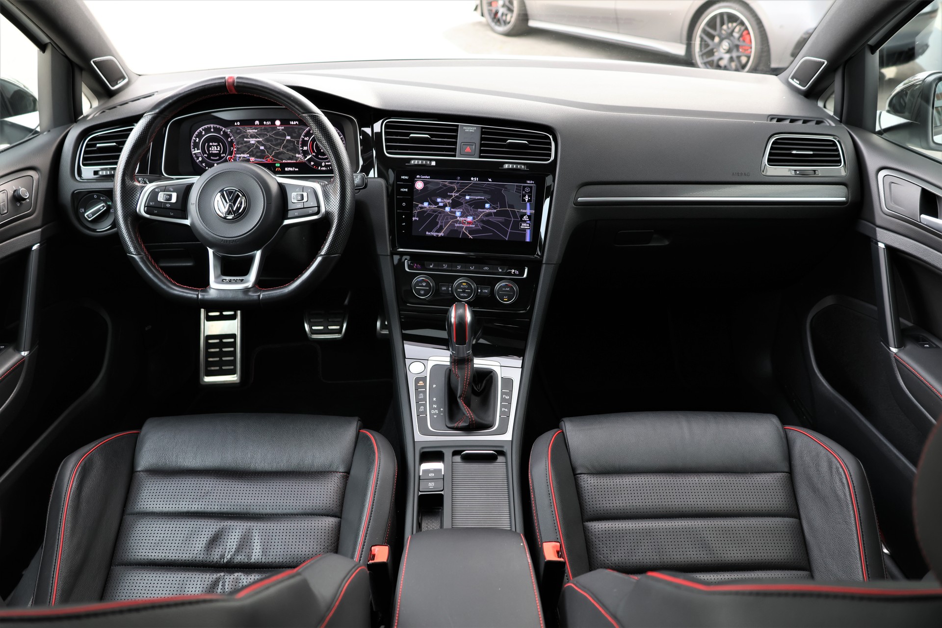 VW Golf 2.0 TSI GTI TCR DSG (CH)-image-15